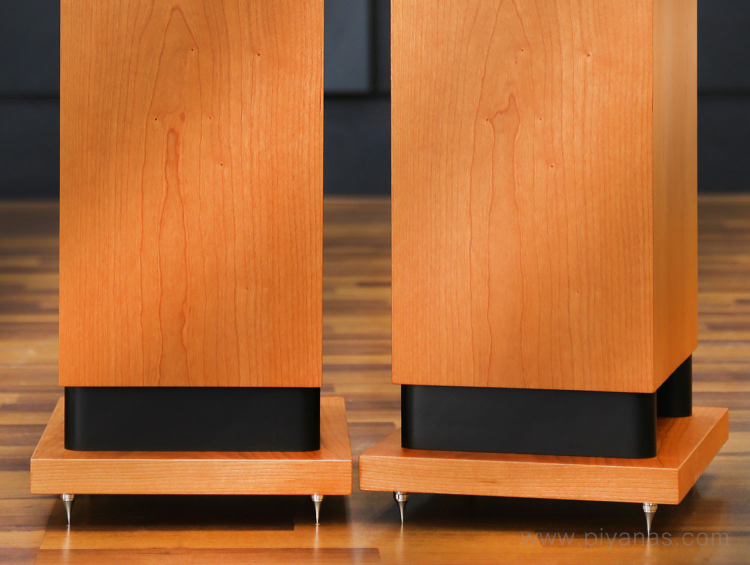 Response D-20R (Cherry)
Non-Magnetic Grills