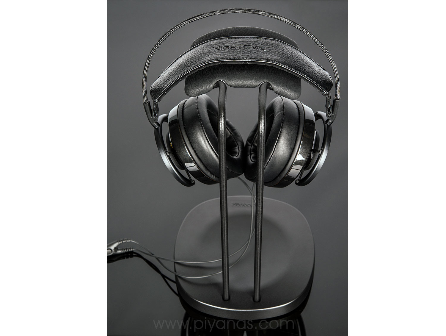 Perch Headphone Stand
(สินค้าตัวโชว์ราคาพิเศษ)