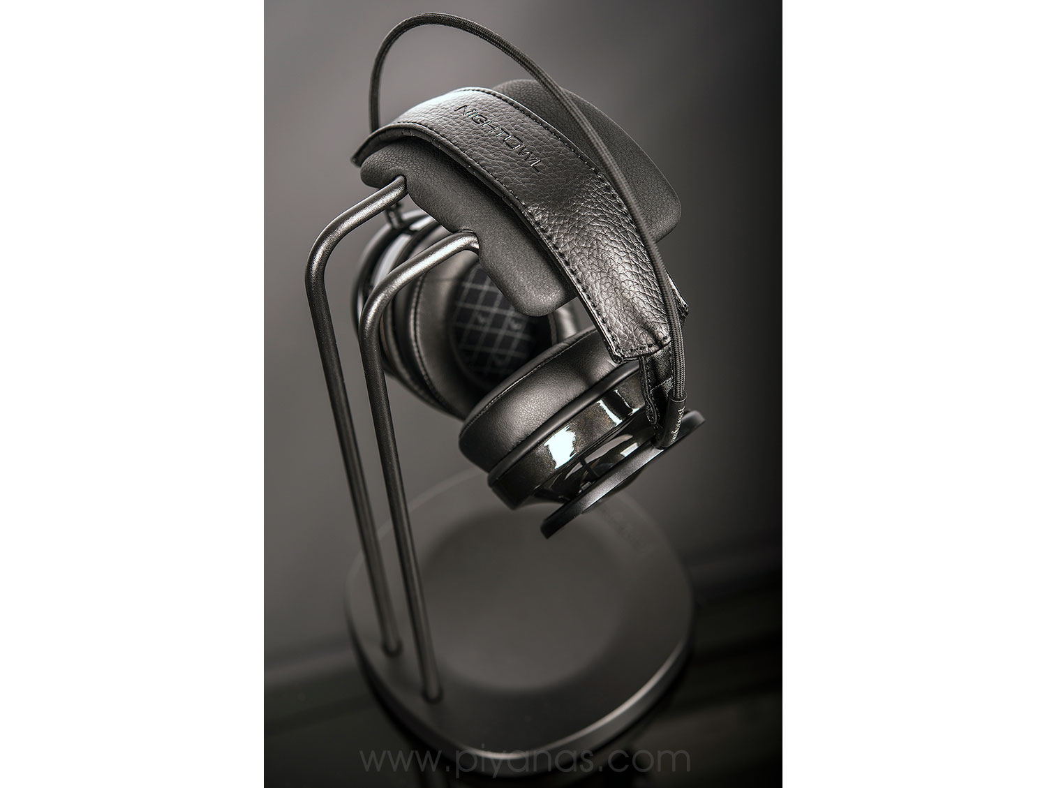 Perch Headphone Stand
(สินค้าตัวโชว์ราคาพิเศษ)