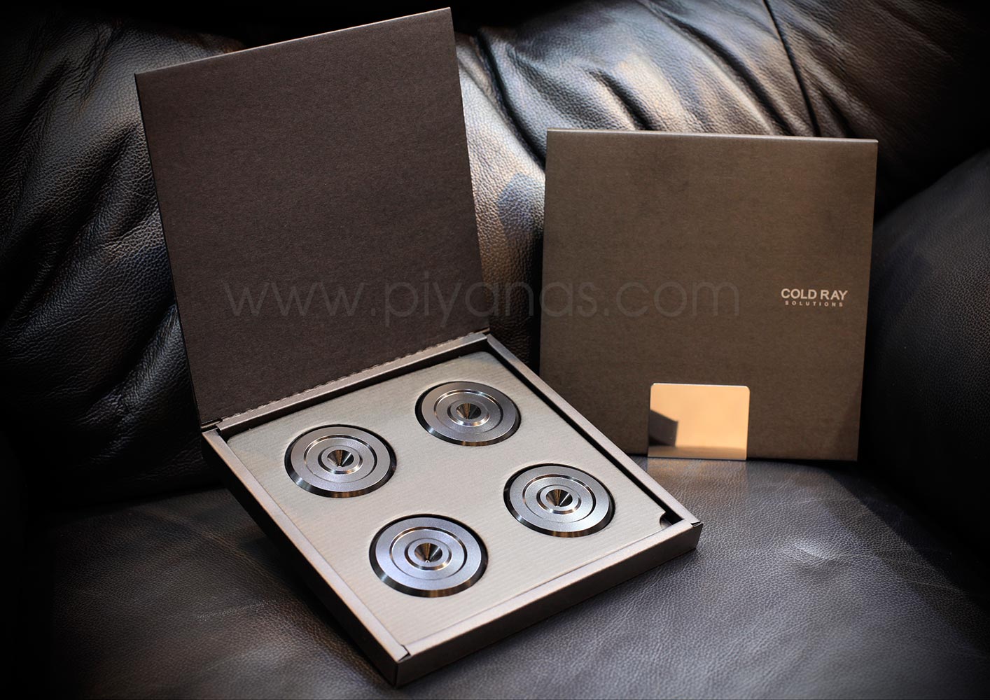 Spike protector 1 Black 
Large Set of 4