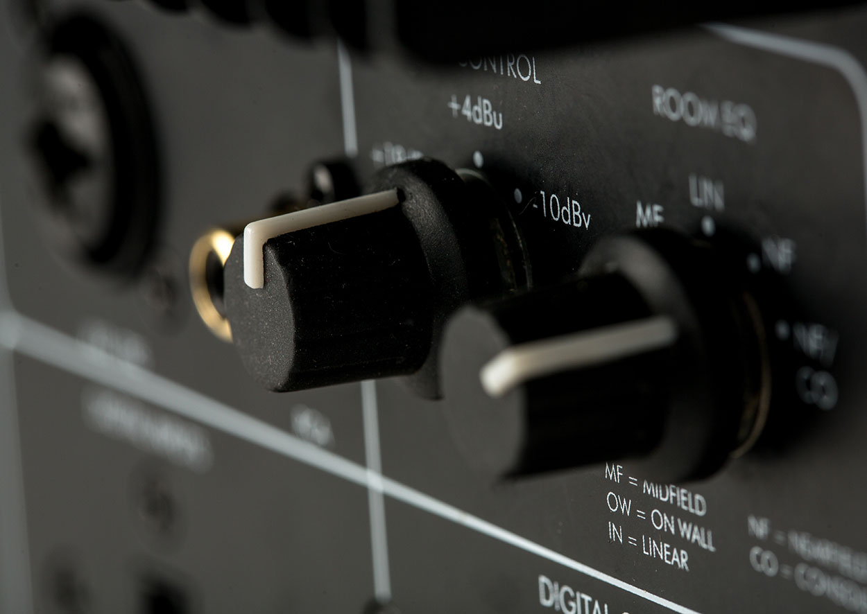 AM-200 (Active Monitor Speaker) 
(WHITE)