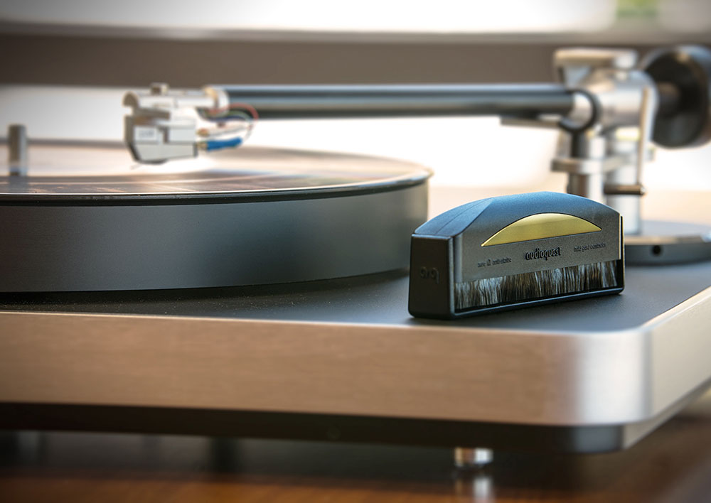 ANTI-STATIC RECORD BRUSH (GOLD) 