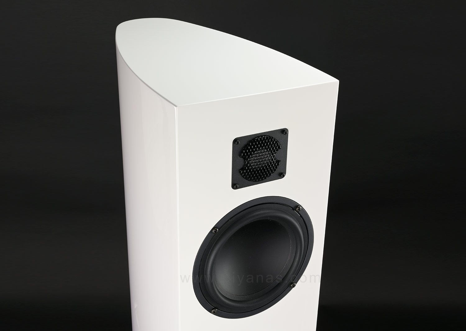 Arcona 100 MK II  
(Piano Highgloss White)