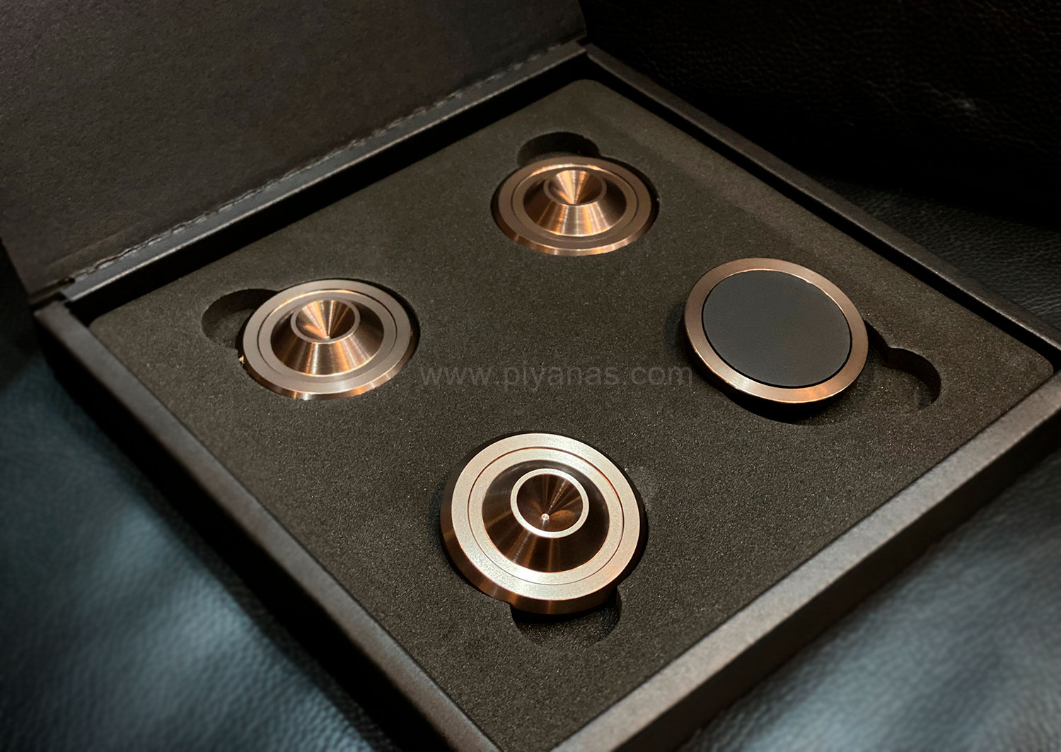 Spike protector 2 Titanium 
Medium Set of 4