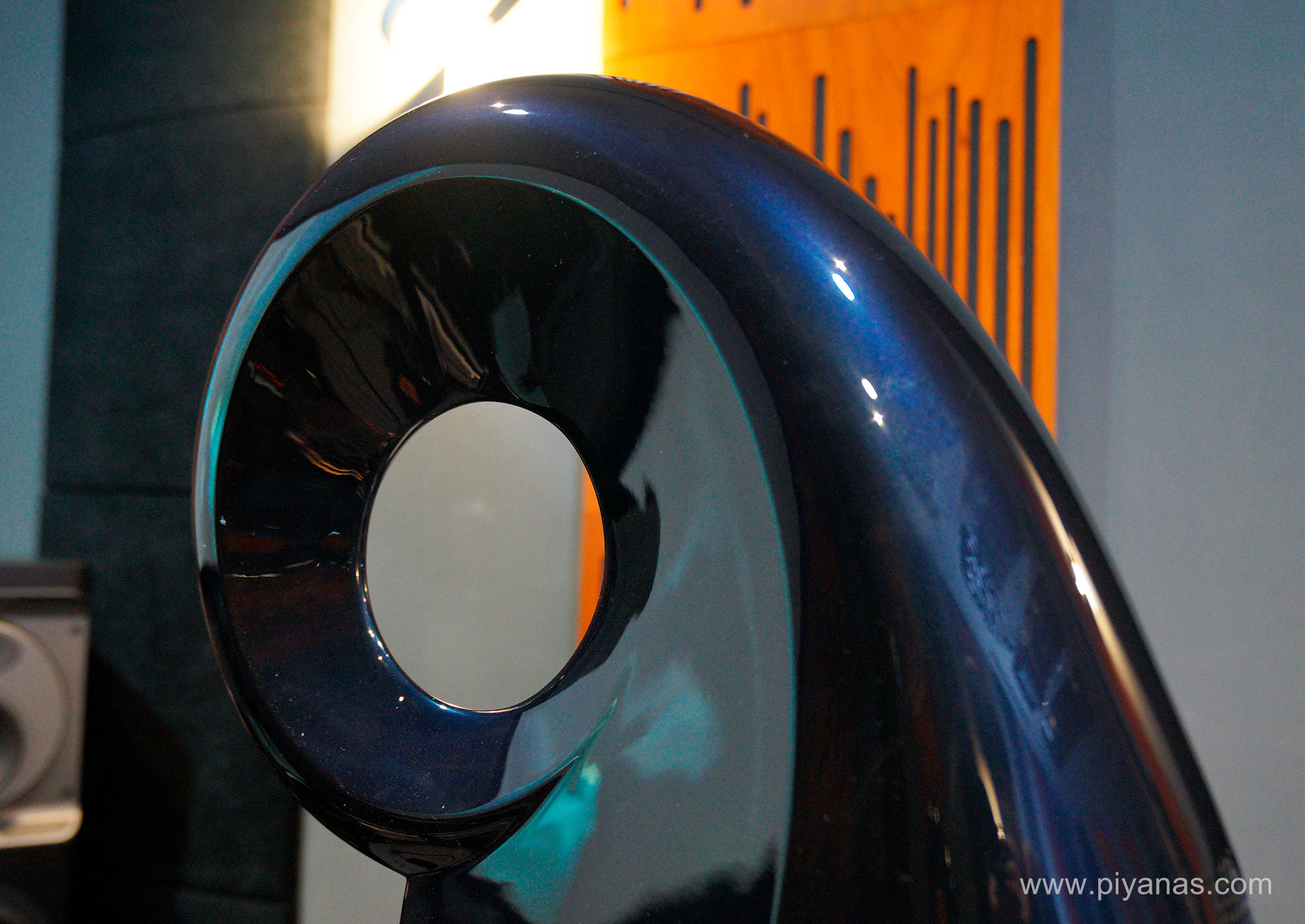 GIYA G1 SPIRIT External Crossover 
(Gloss Bentley Blue)