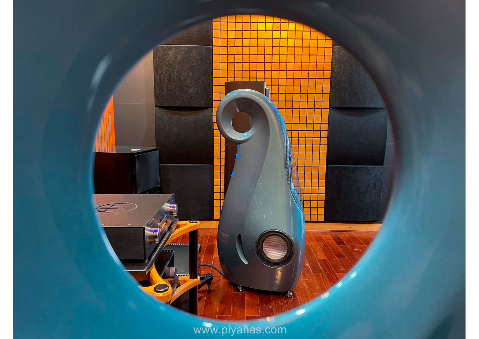 GIYA G2 S2 External Crossover 
(Gloss Stagonite)