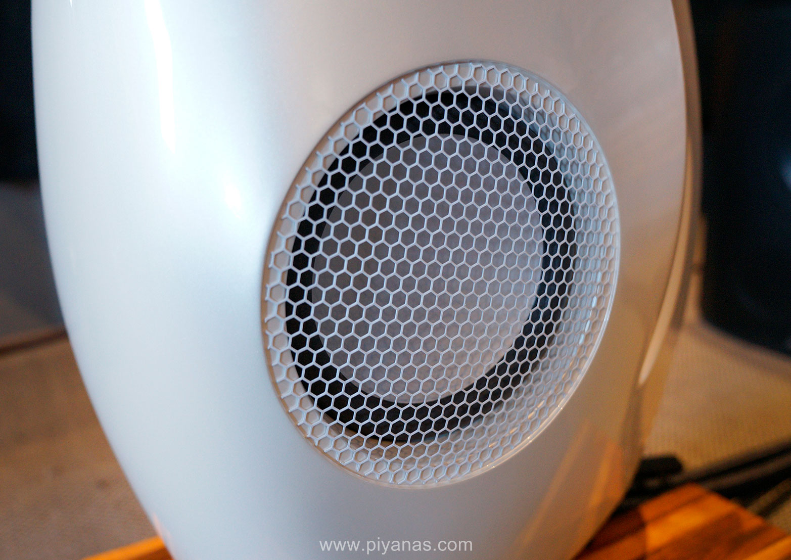 GIYA G4 S2 Internal Crossover 
(Gloss Pearl White)