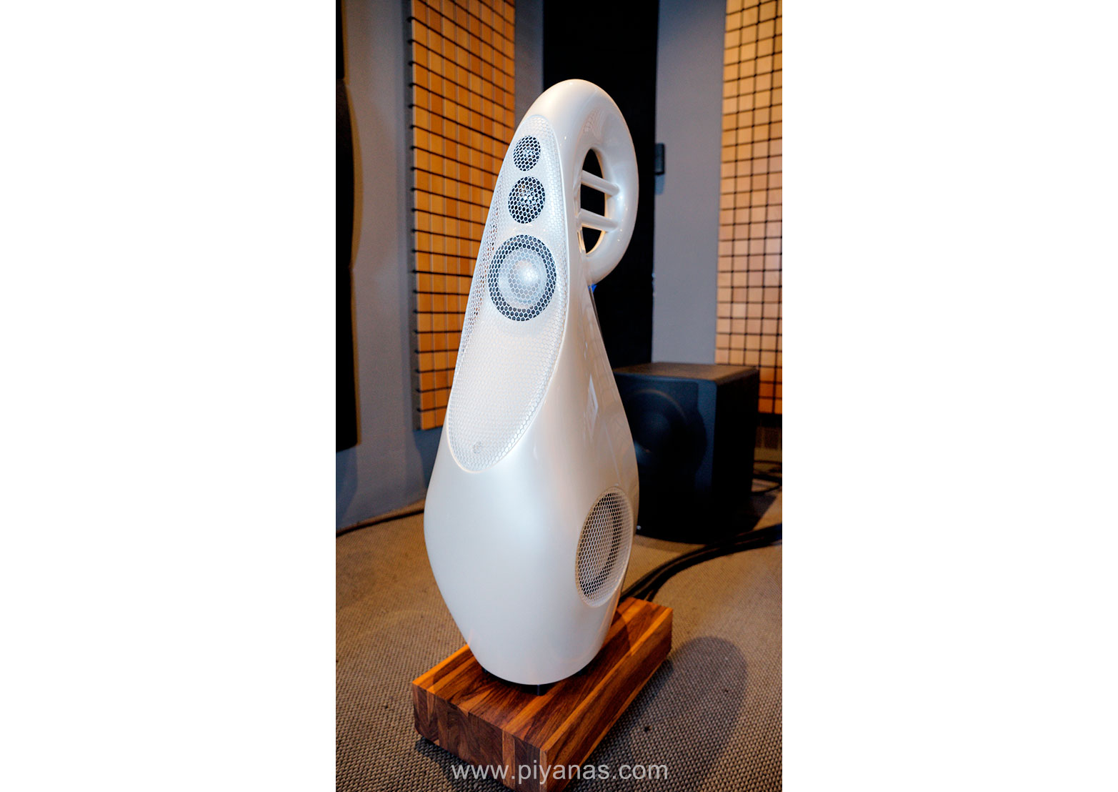 GIYA G4 S2 Internal Crossover 
(Gloss Pearl White)