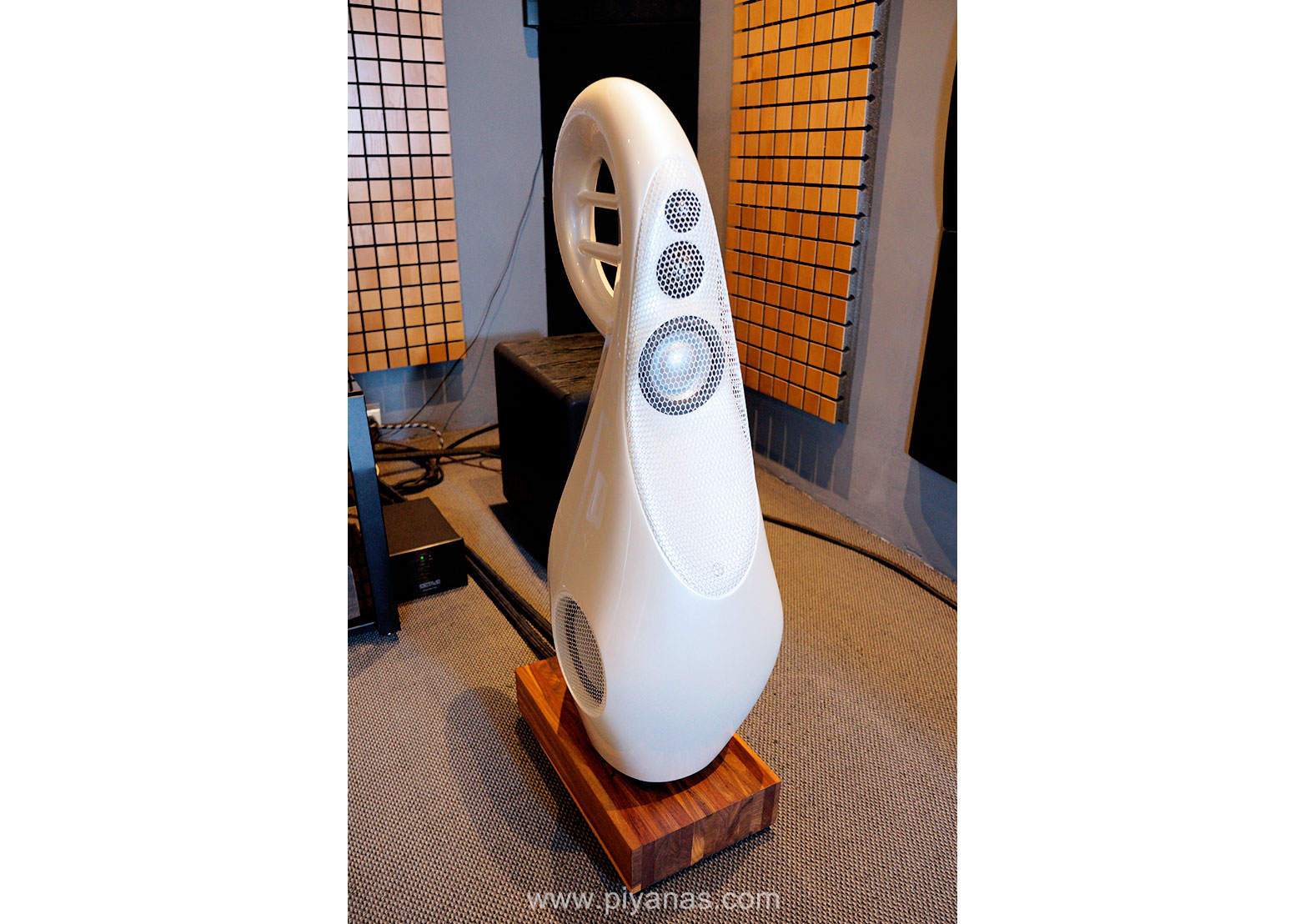 GIYA G4 S2 Internal Crossover 
(Gloss Pearl White)