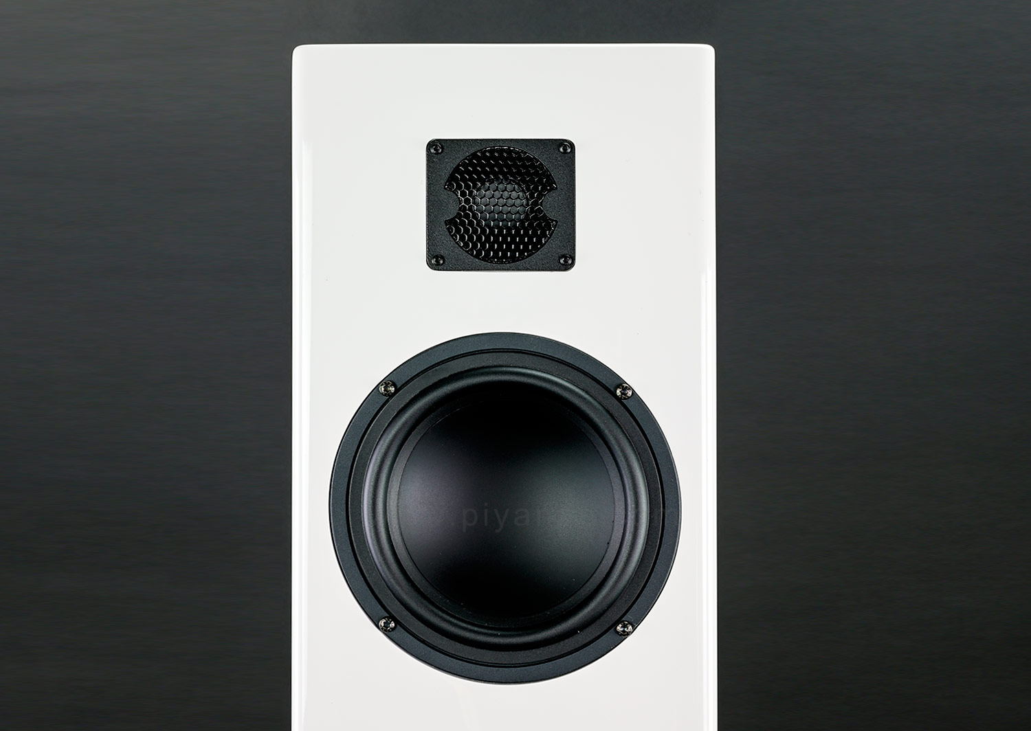 Arcona 80 MK II  
(Piano Highgloss White)