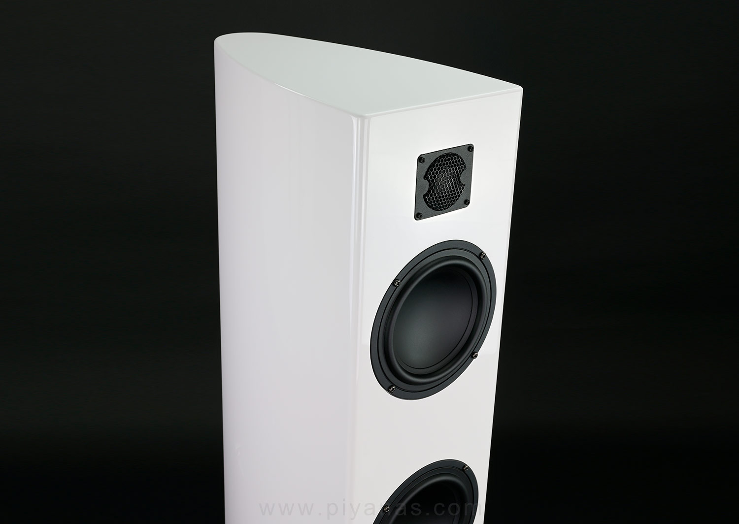 Arcona 80 MK II  
(Piano Highgloss White)