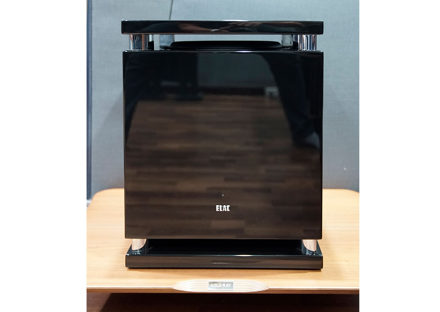 ELAC SUB-2070 (Black Highgloss) 
(Demo) สินค้าตัวโชว์ราคาพิเศษ (สุขุมวิท 101/1)