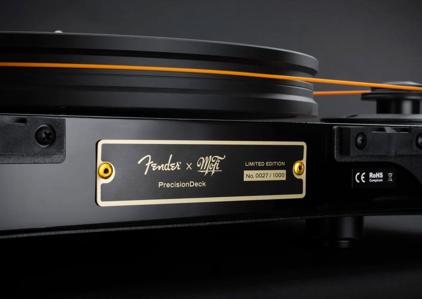 Fender Precisiondeck 
(พร้อมหัวเข็ม รุ่น Master Tracker)