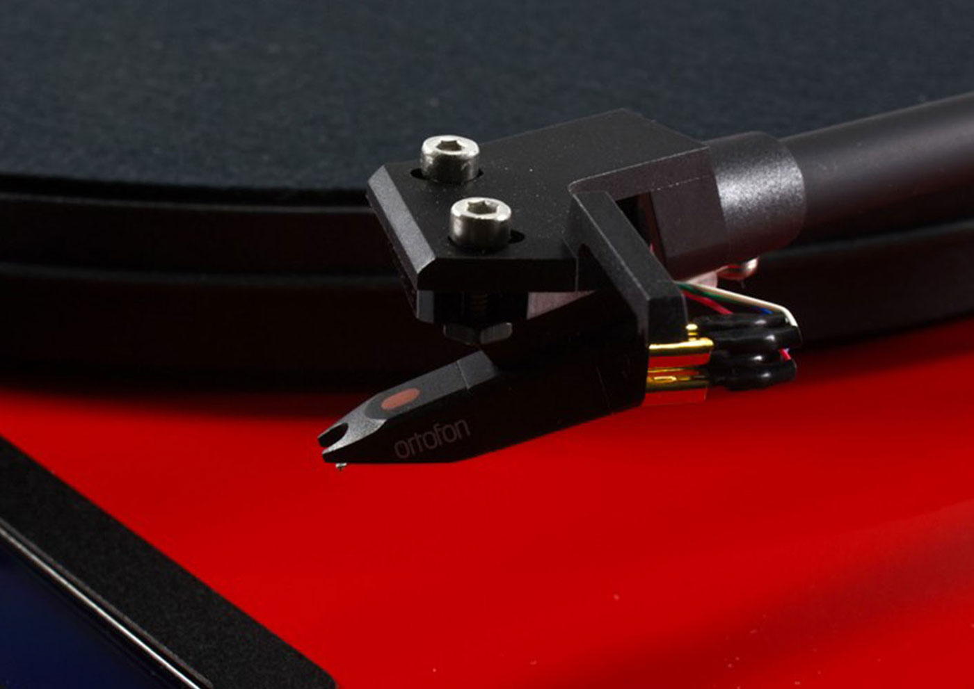 Jukebox E1 (Red)
(พร้อมหัวเข็ม Ortofon รุ่น OM5E)
