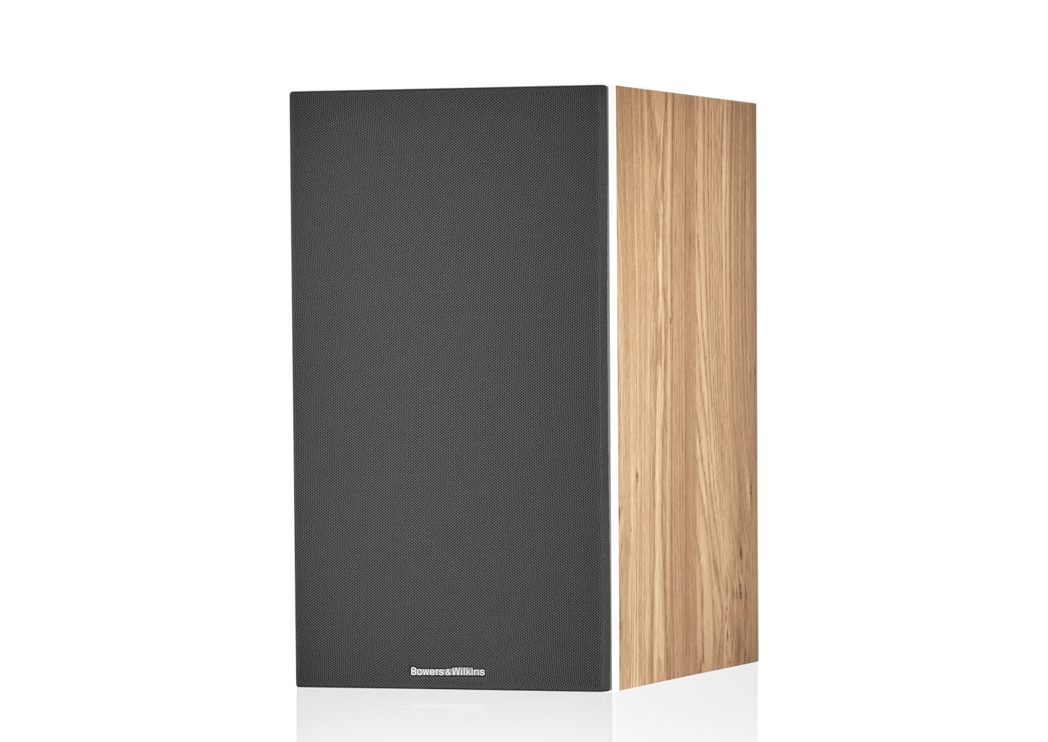 R-N600A (Silver) + B&W 606 S3 (Oak)
