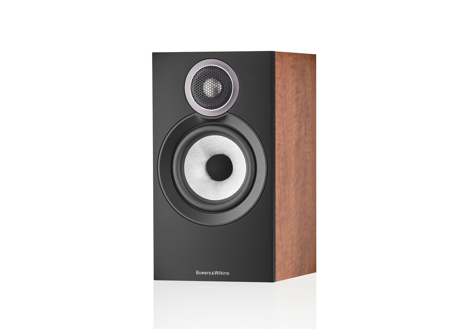 R-N600A (Silver) + B&W 607 S3 (Red Cherry)
