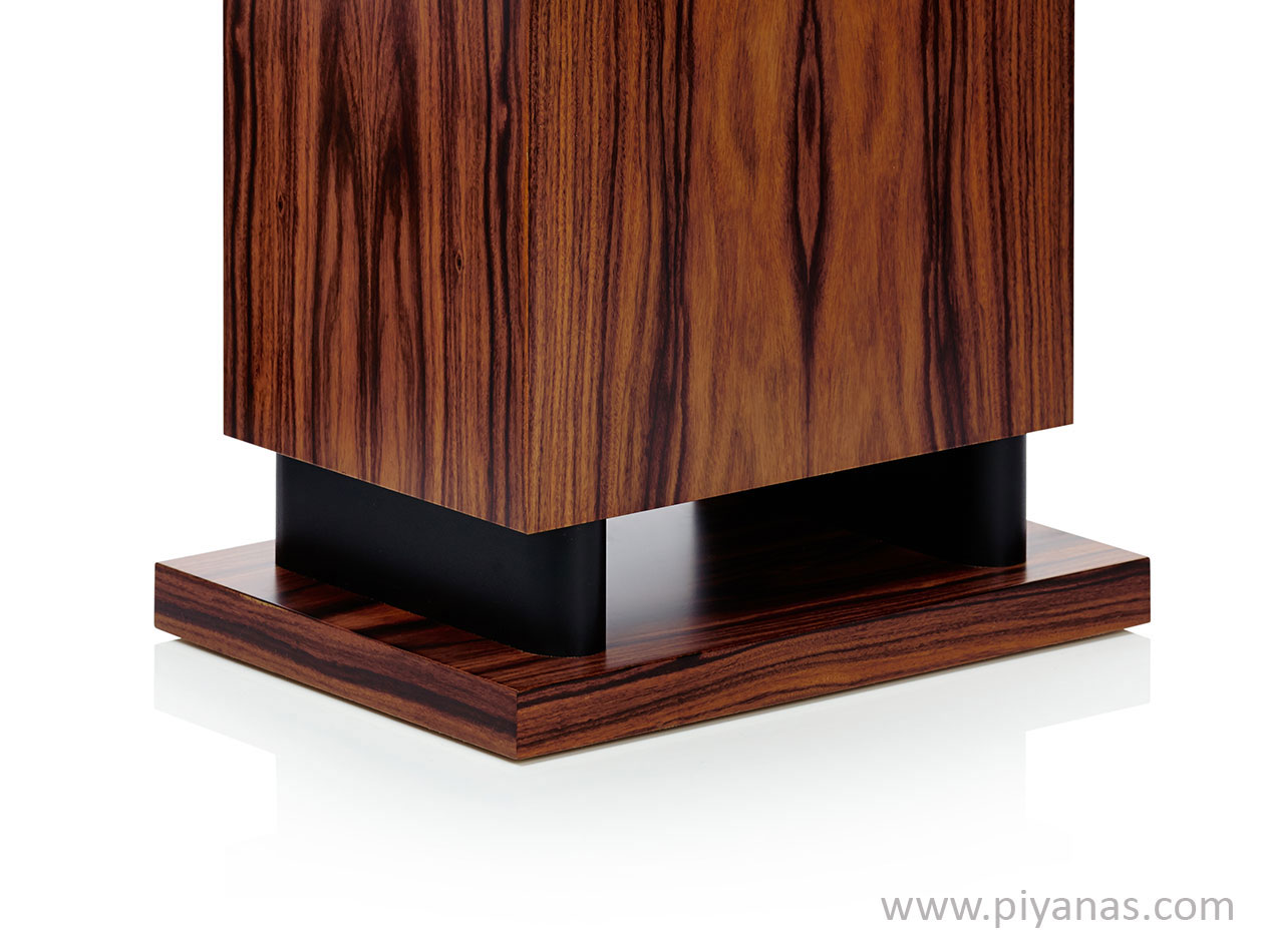 Response D-20R (Ebony) Magnetic Grills
