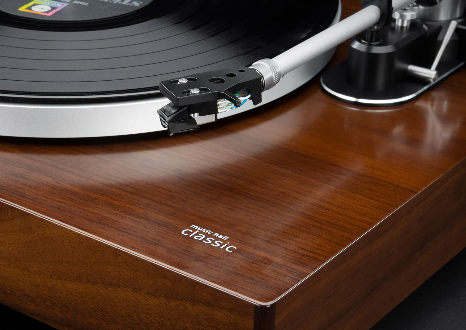 Classic (พร้อมหัวเข็ม Music Hall รุ่น Spirit MM) (Dark Walnut)