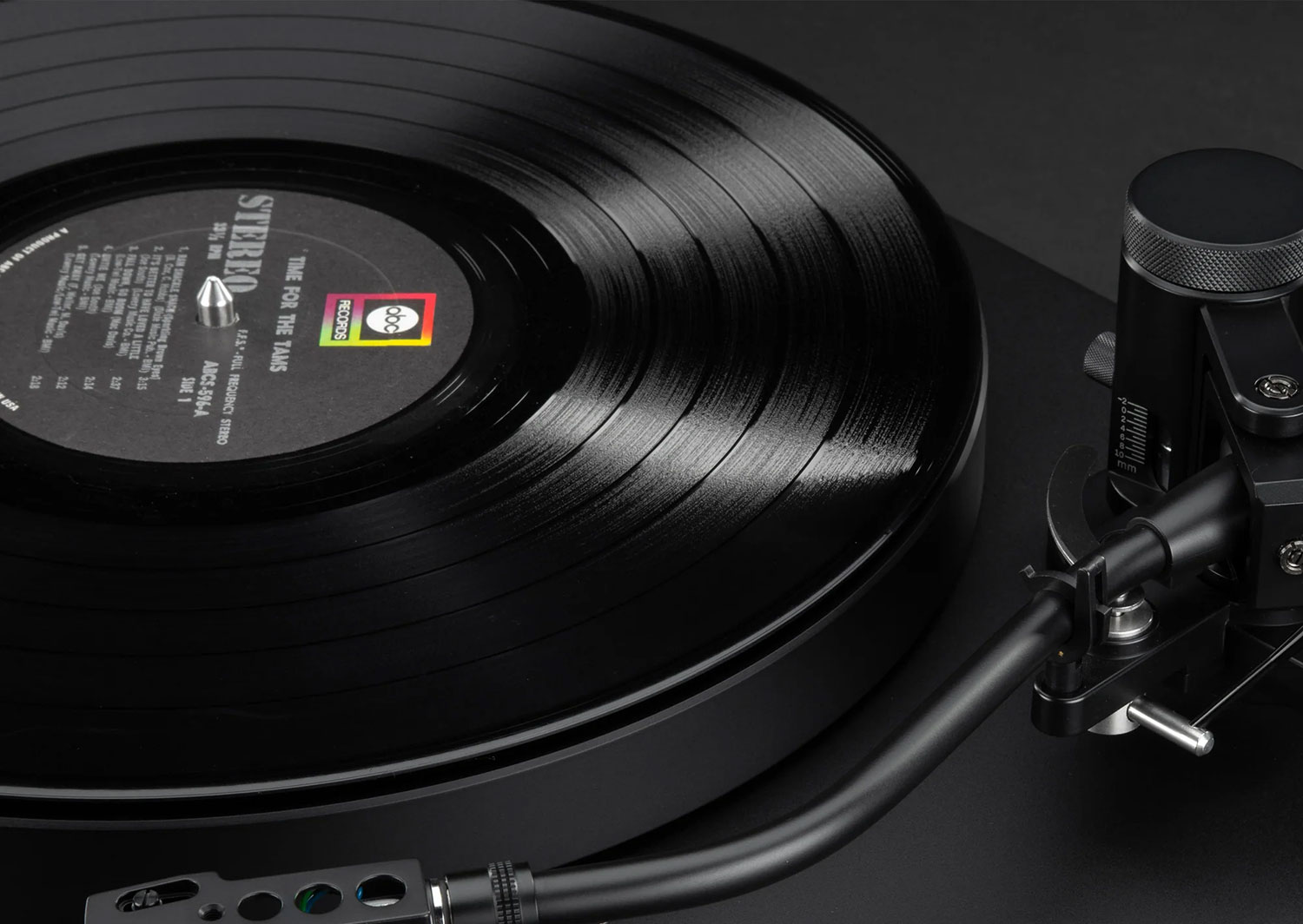 Stealth (พร้อมหัวเข็ม Ortofon รุ่น 2M Blue MM) (Black)