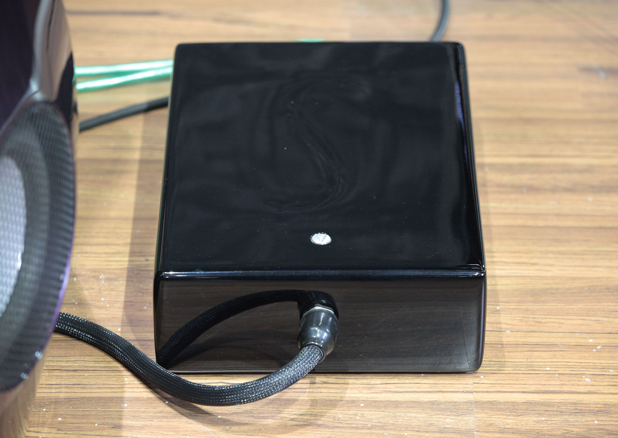 GIYA G3 S2 External Crossover (Gloss Monarch)