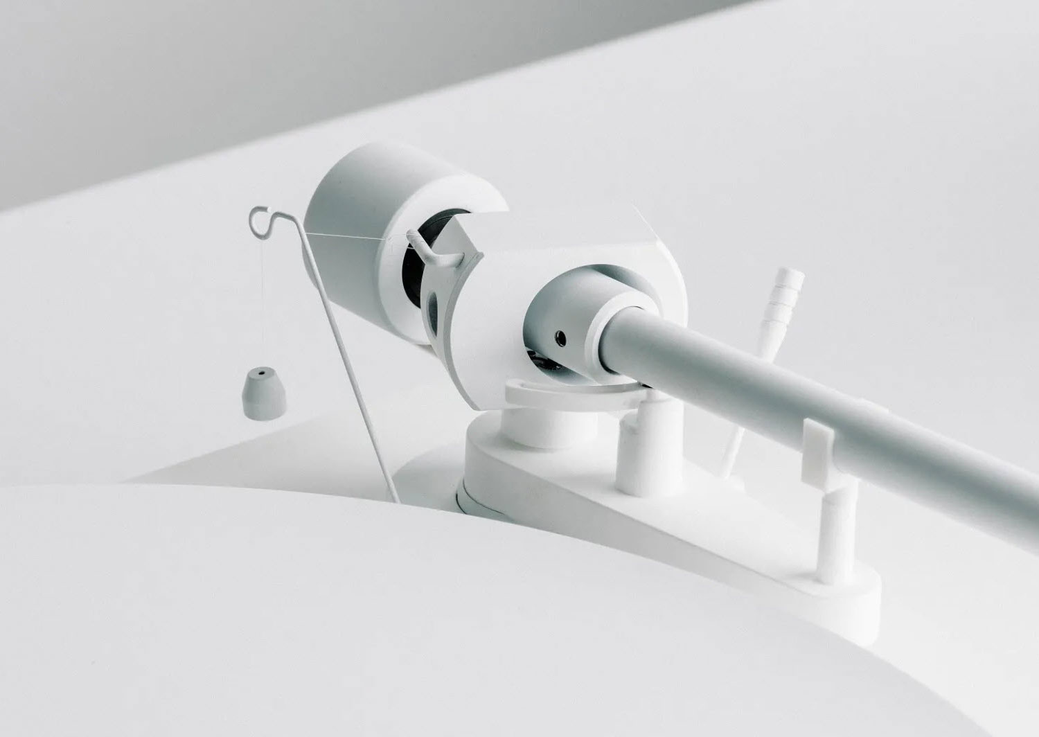 Debut Pro B White Edition (พร้อมหัวเข็ม Pick It Pro Balanced Mm) (White)