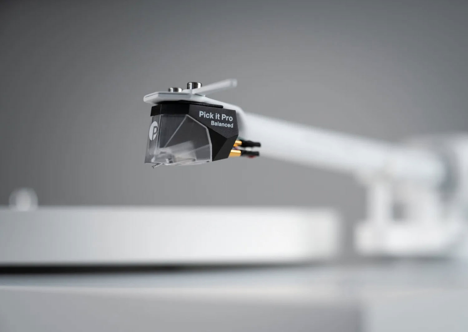 Debut Pro B White Edition (พร้อมหัวเข็ม Pick It Pro Balanced Mm) (White)